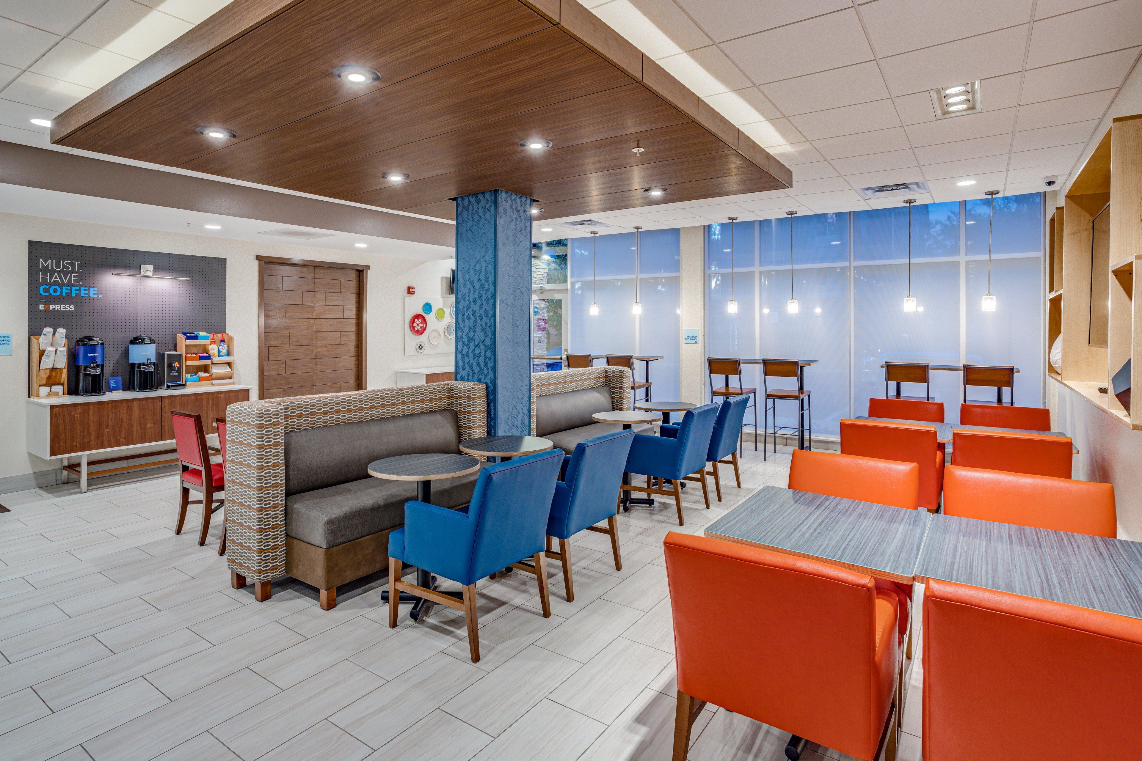Holiday Inn Express & Suites - Elkhart North By Ihg Exterior photo